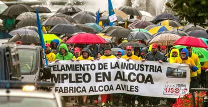 Protestas de los trabajadores de la factoría que Alcoa tiene en Avilés.