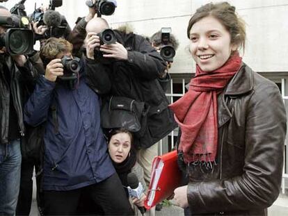 Julie Coudry, presidenta de la Confederación de Estudiantes, explica las medidas adoptadas tras la reunión.