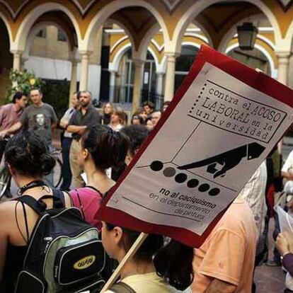 Grupo de personas que acudió ayer a la presentación de la plataforma.
