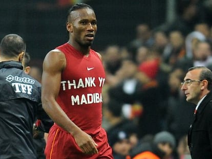 Drogba, en su homenaje a Mandela.