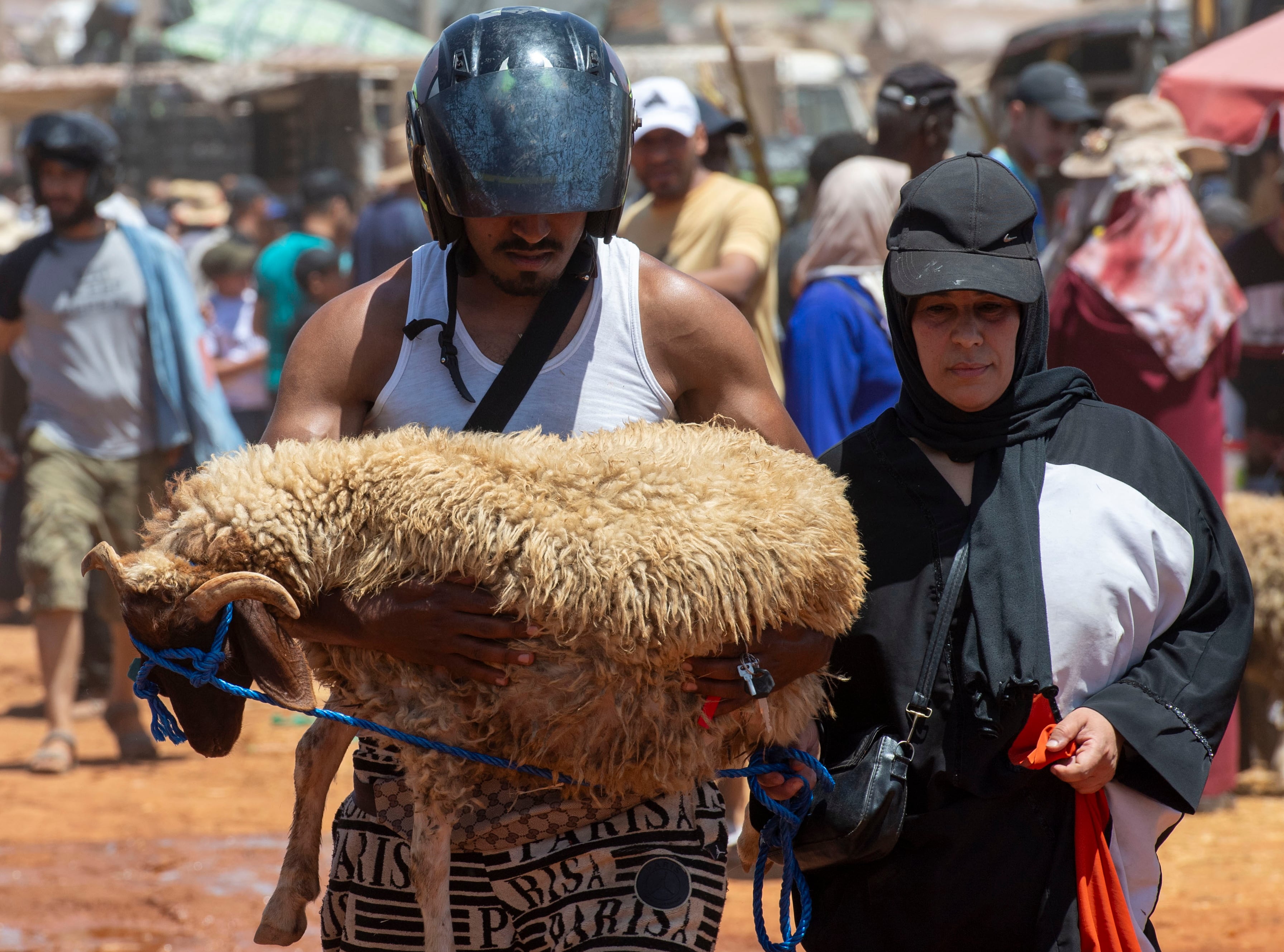 Los corderos regresan a Marruecos en una Fiesta del Sacrificio bajo tensión política y crisis social