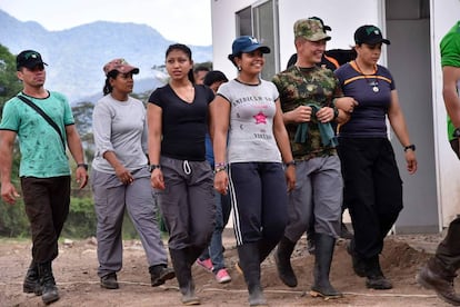 Ex-guerrilheiros das FARC chegam na terça-feira à vereda de Pondores onde começarão sua transição para a vida civil.