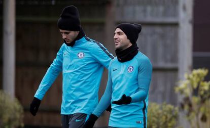 Morata y Cesc en el &uacute;ltimo entrenamiento del Chelsea previo al partido con el Atl&eacute;tico.