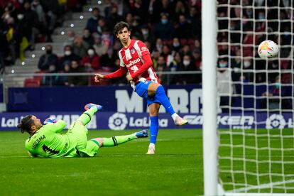 João Félix marca el primer gol del Atlético.