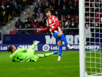 João Félix marca el primer gol del Atlético.