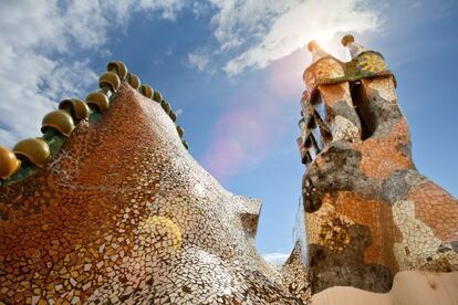 Cubierta de la casa Batlló de Barcelona, proyectada por Antoni Gaudí.