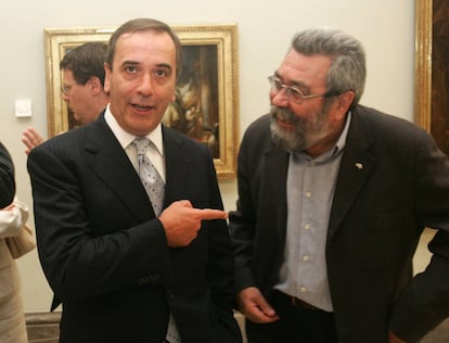 José Antonio Alonso junto al exsecretario de UGT, Candido Méndez, en 2004.