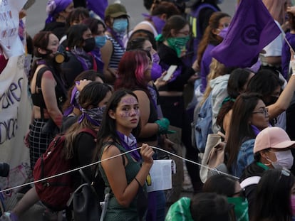 Miles de mujeres participan en la manifestación contra la violencia machista en Ciudad de México.