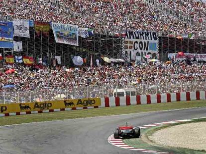 Abarrotadas gradas del circuito de Montmeló durante la carrera de ayer.