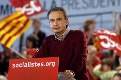 El presidente del Gobierno, José Luís Rodríguez Zapatero, durante su intervención en un mitin del PSC en Lleida.