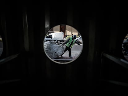 Un recolector de basura en Buenos Aires, el pasado 10 de julio.