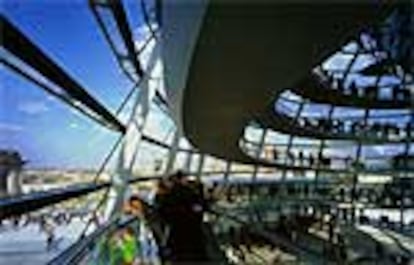 La cúpula de cristal del Reichstag de Berlín, sede del Parlamento alemán, del arquitecto Norman Foster.