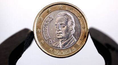 Un moneda de un euro acu&ntilde;ada en Espa&ntilde;a.