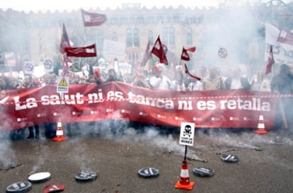 Protesta de los médicos catalanes en la consejería de Salud