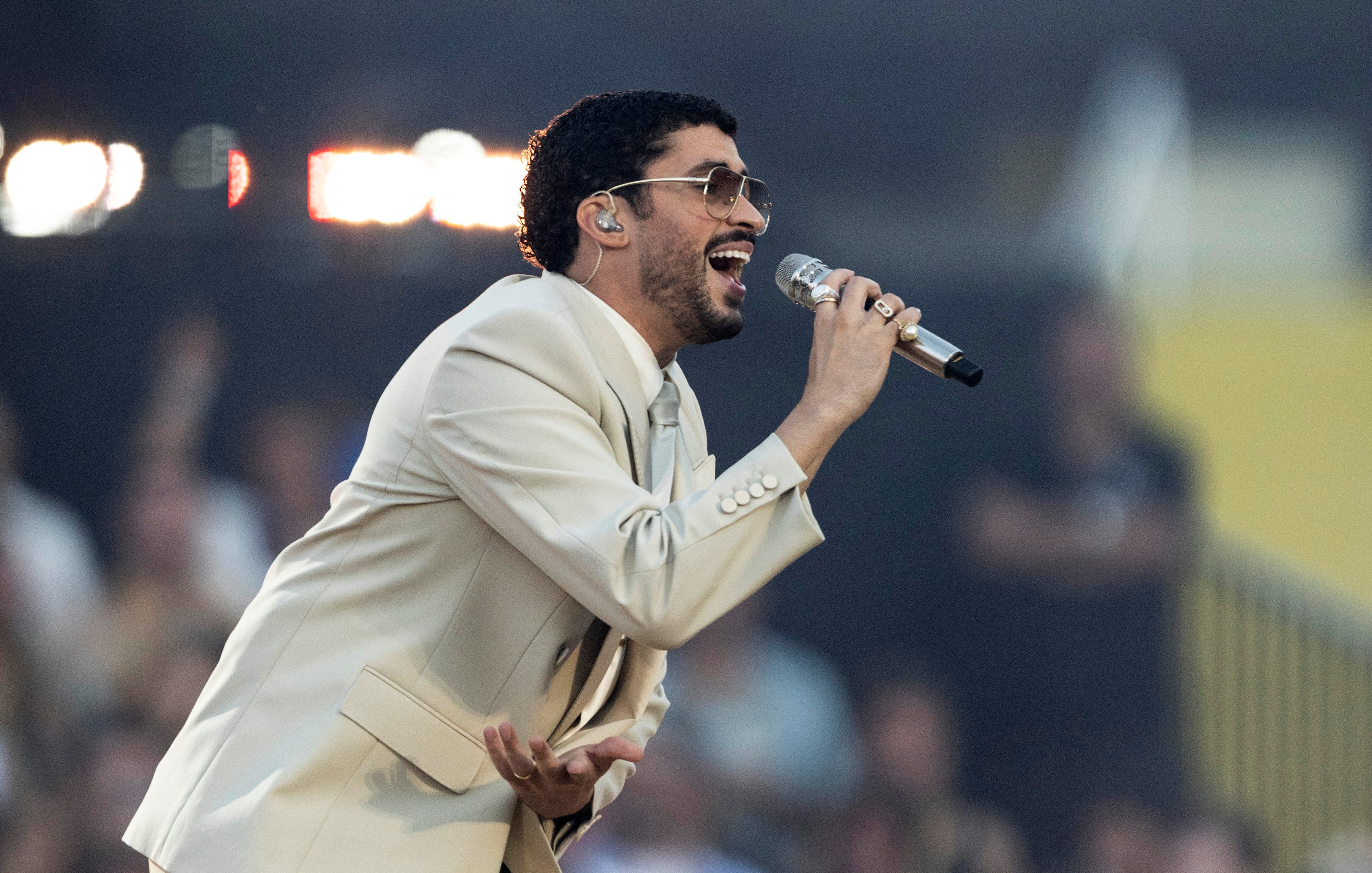 Bad Bunny incendia Barcelona con una descomunal fiesta de identidad compartida