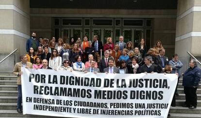 Concentración de jueces ante el Tribunal Superior de Justicia del País Vasco, el 17 de mayo. 