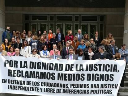 Concentración de jueces ante el Tribunal Superior de Justicia del País Vasco, el 17 de mayo. 