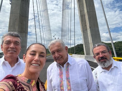 López Obrador presidente de México durante la inauguración del puente de La Concordia en la presa de La Angostura junto a Claudia Sheinbaum, Rutilio Escandón y Jorge Nuño en Chiapas, México. El 2 de agosto del 2024.