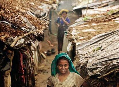 Trabajar o escapar
En Kutupalong (Bangladesh) son las refugiadas rohinyas quienes trabajan. Los hombres intentan emigrar a Malaisia o embarcan en naves de pesca tailandesas.