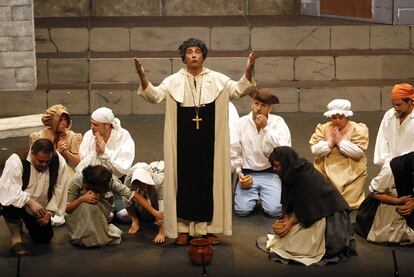 Un momento de la representación de la zarzuela <i>El tambor de granaderos</i> en el Teatro de Madrid.