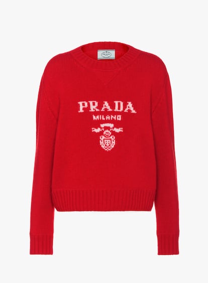 De corte clásico y con el icónico logo de Prada, un básico que te durará siglos intacto.

1.400€