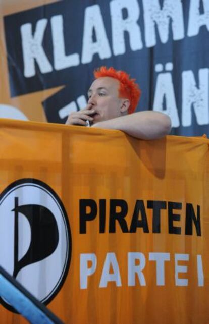 Un militante del Partido Pirata el pasado 28 de abril.