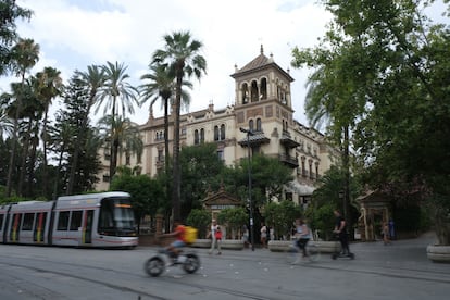 Vista del hotel Alfonso XIII, en Sevilla, este martes. 