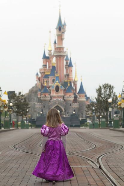 El castillo de la Bella Durmiente en el parque Disneyland, en París.