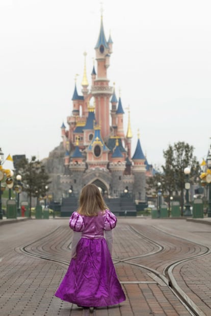 El castillo de la Bella Durmiente en el parque Disneyland, en París.