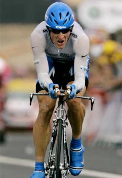 Lance Armstrong, en la foto, ha entrado a dos segundos del vencedor de la contrarreloj, el estadounidense David Zabriskie.