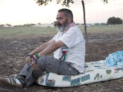 El diputado Juan Manuel Sánchez Gordillo, recién amanecido en la finca de Las Turquillas que el sindicato SAT ha ocupado.