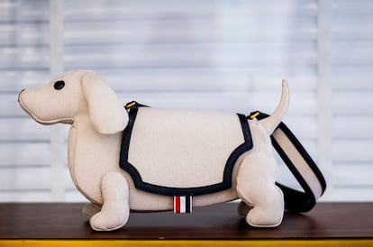 Dog-shaped bag. Browne was among the first to design animal-shaped handbags.