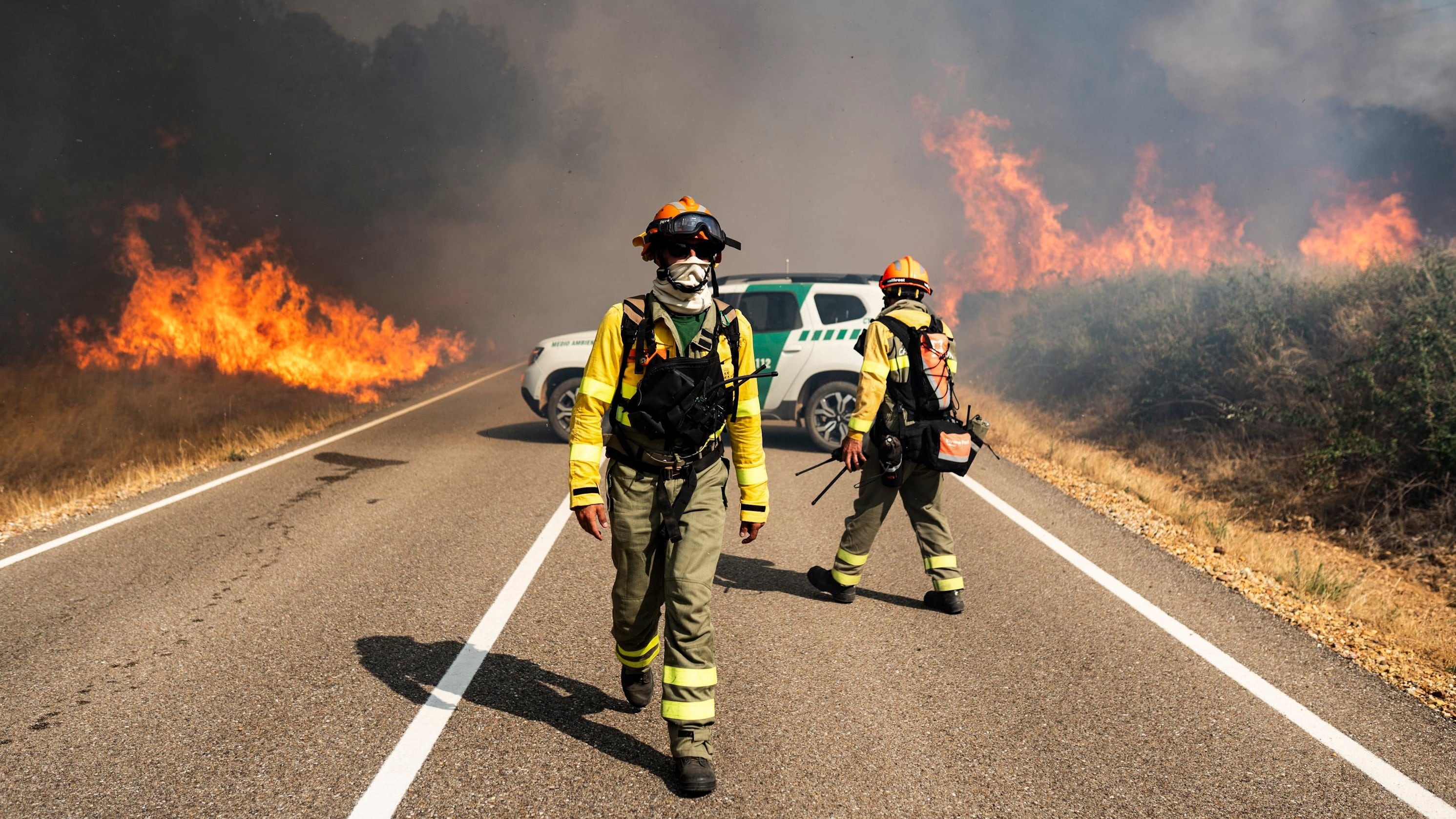 El fuego entra en Las Médulas, Patrimonio de la Humanidad, en un fin de semana aciago con nueve incendios en León y Zamora
