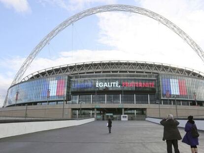 Uno de los accesos al estadio de Wembley.
