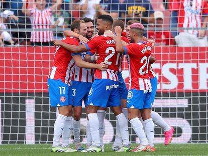 Varios jugadores del Girona celebran un gol contra el Mallorca esta temporada en el estadio de Montilivi.