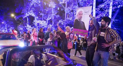 Celebración en Teherán de la victoria de Rohani.