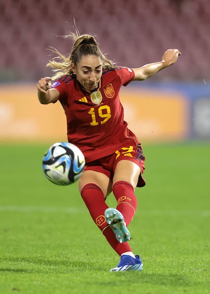 Olga Carmona durante un partido con la selección española. 