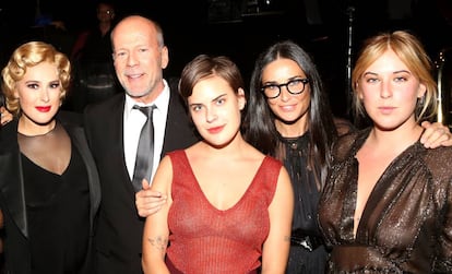 Rumer Willis, Bruce Willis, Tallulah Willis, Demi Moore e Scout LaRue Willis na estreia de Rumer na Broadway, Nova York, com o musical ‘Chicago’, em setembro de 2015.