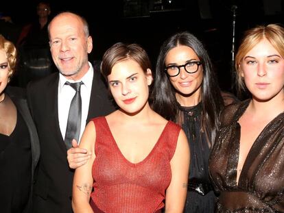 Rumer Willis, Bruce Willis, Tallulah Willis, Demi Moore e Scout LaRue Willis na estreia de Rumer na Broadway, Nova York, com o musical ‘Chicago’, em setembro de 2015.