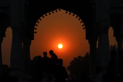 Último atardecer del año en la víspera de Año Nuevo en Islamabad (Pakistán).