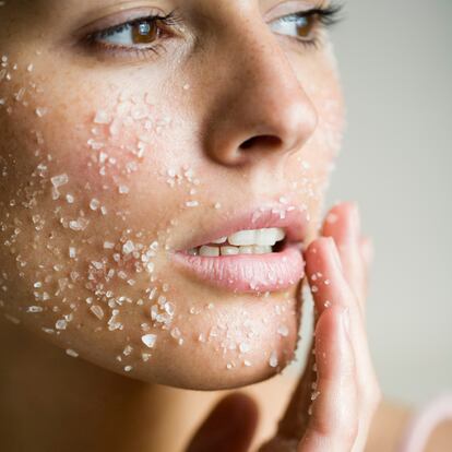 Los exfoliantes ya sustituyen los microplásticos por ingredientes biodegradables.