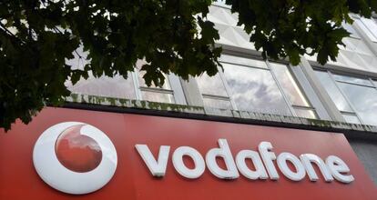 Logotipo de Vodafone en un edificio en Londres