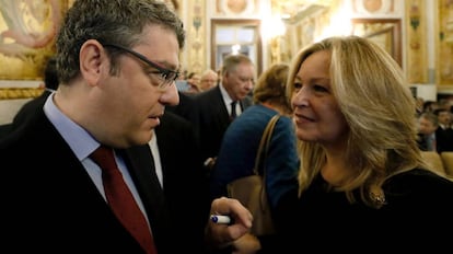 Álvaro Nadal, junto a la exministra de Exteriores Trinidad Jiménez, en la Asamblea de la Asociación Iberoamericana de Cámaras de Comercio (AICO).