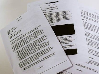 Copias de la denuncia presentada sobre el caso de Trump y Ucrania por una fuente anónima el 12 de agosto.