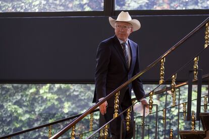 Ken Salazar en la Embajada de Estados Unidos en México, en 2021.