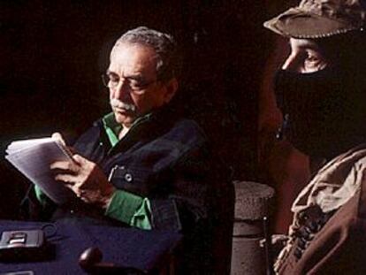 Gabriel García Márquez y el 'subcomandante' Marcos, durante la entrevista que hoy publica EL PAIS sólo en su versión impresa.