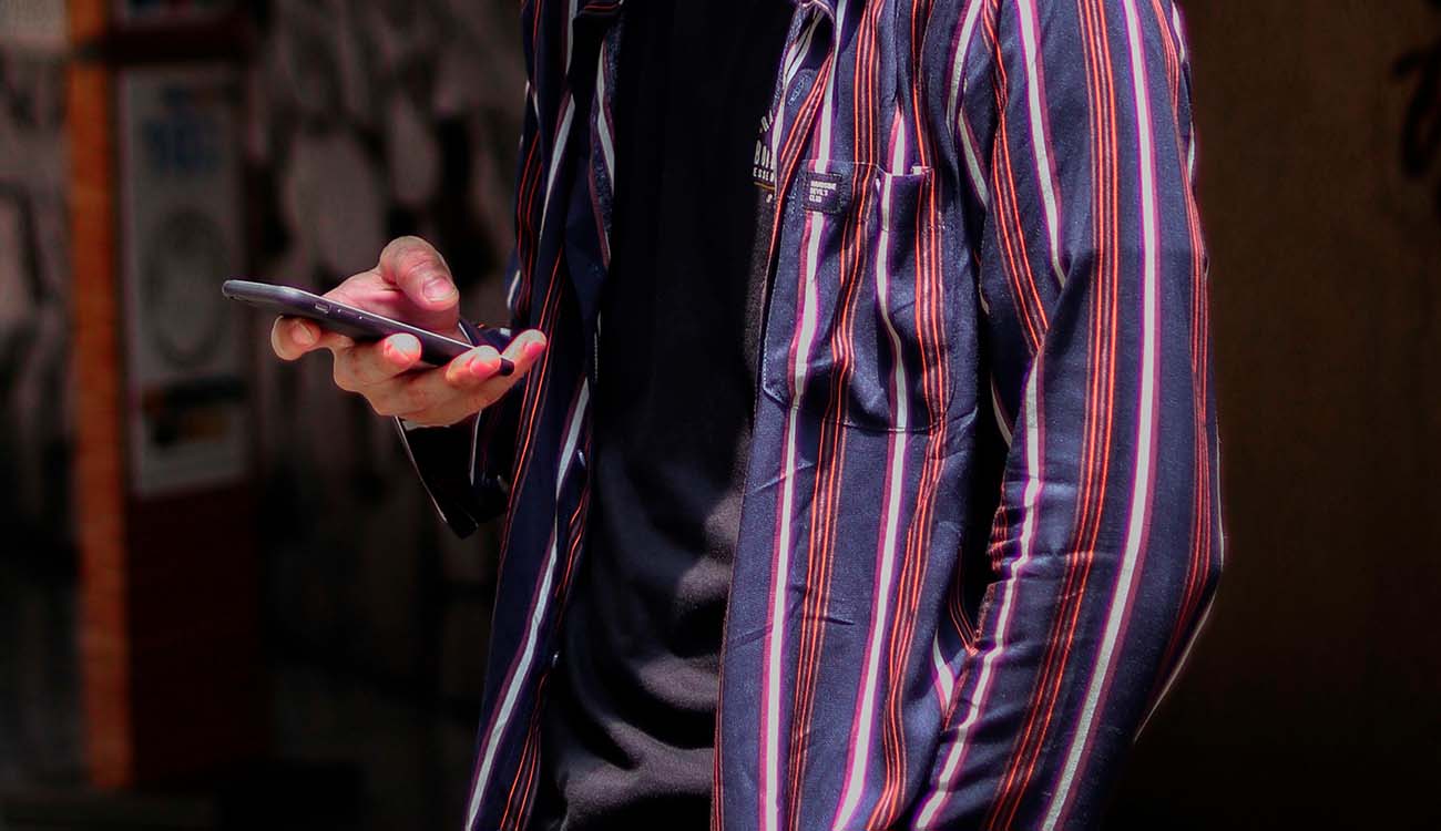 Uso de un iPhone y su teclado