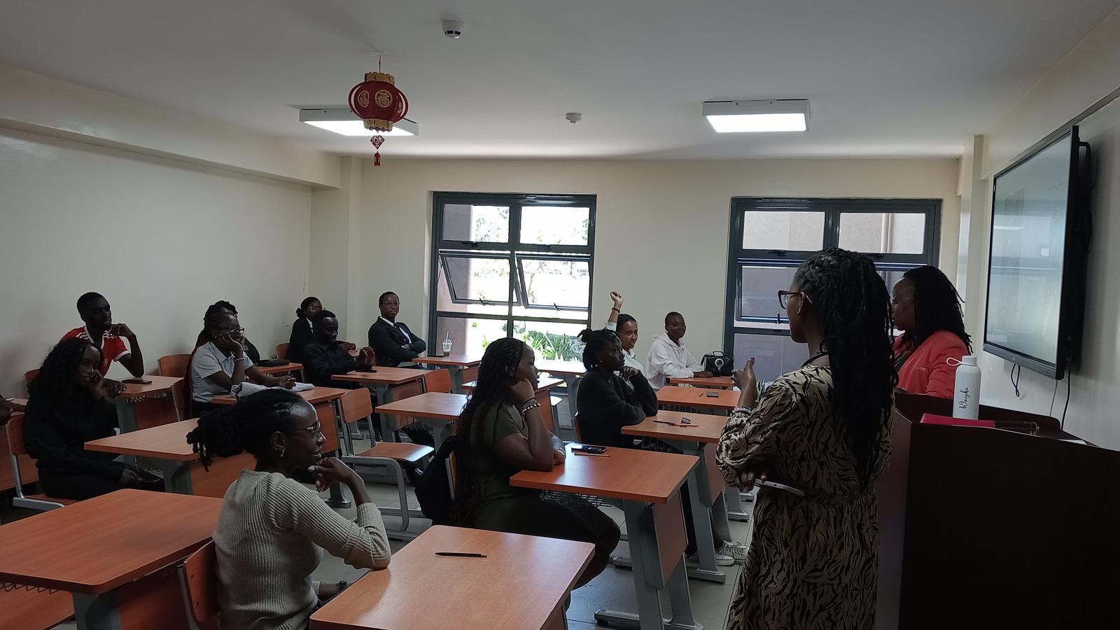 Un grupo de alumnos durante las clases en Discovery Chinese Cultural Training Center, en una fotografía cedida por el centro.
