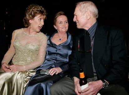 La presidenta de Irlanda, Mary McAleese, Loretta Brennan y Paul Newman.