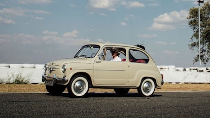 Un Seat 600 en carretera.